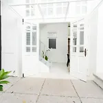 1924 Gemini House Jacuzzi, Garden, Rooftop Ferienhaus *