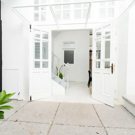 1924 Gemini House Jacuzzi, Garden, Rooftop Ferienhaus *
