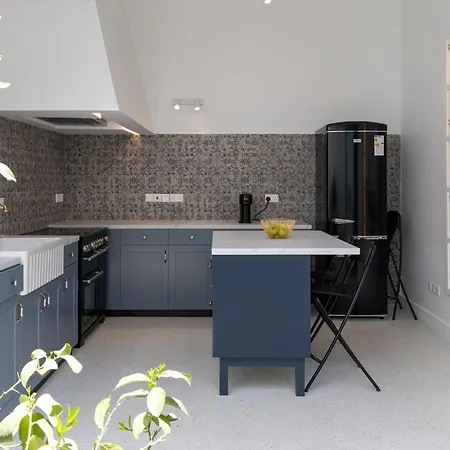 1924 Gemini House Jacuzzi, Garden, Rooftop * Nikósie