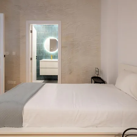 Semesterbostad 1924 Gemini House Jacuzzi, Garden, Rooftop