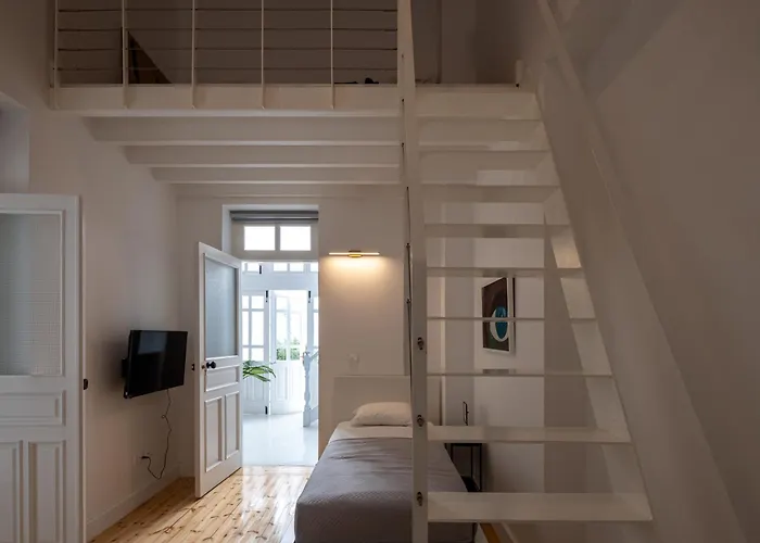 1924 Gemini House Jacuzzi, Garden, Rooftop Semesterbostad