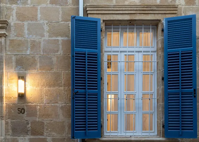 Semesterbostad 1924 Gemini House Jacuzzi, Garden, Rooftop Nicosia