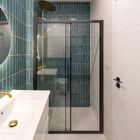 1924 Gemini House Jacuzzi, Garden, Rooftop בית נופש