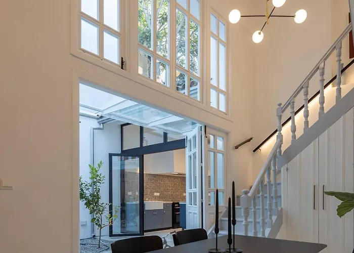 1924 Gemini House Jacuzzi, Garden, Rooftop בית נופש *